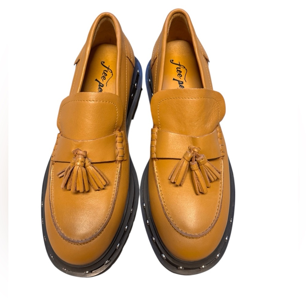 Free People NWOB Teagan Tassel Loafer in Caramel Cafe Sz. 10
